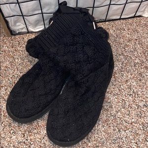 knit uggs, lace up with bow